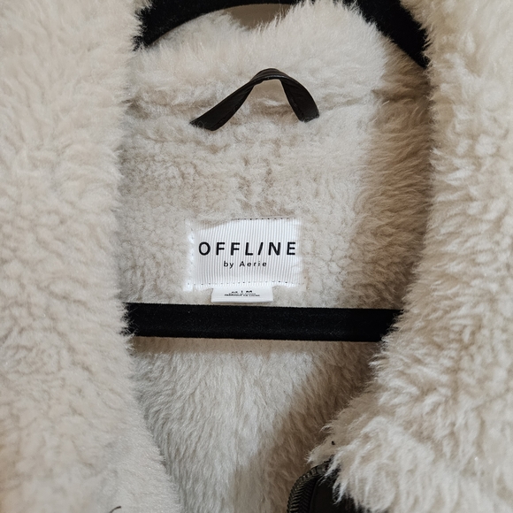 Offline by Aerie Faux Leather Sherpa Teddy Vest. Size M, Fits L. - Picture 7 of 8